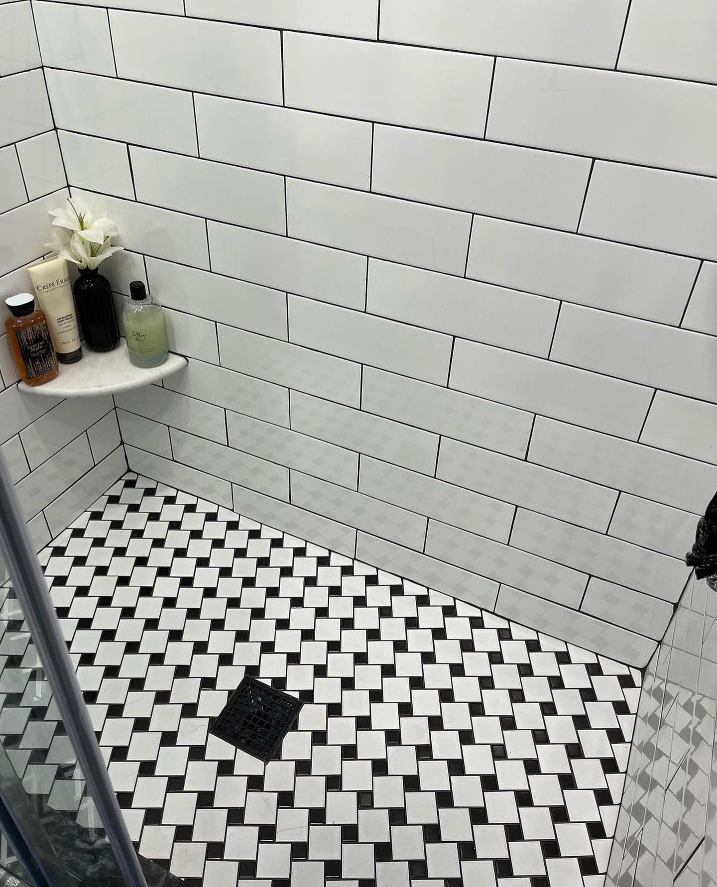 Our Spin series in black & white adds a vintage appeal to the classic pinwheel pattern. This geometric mosaic tile comes in 5 neutral colors! #emsertile via @justbathroomsnj