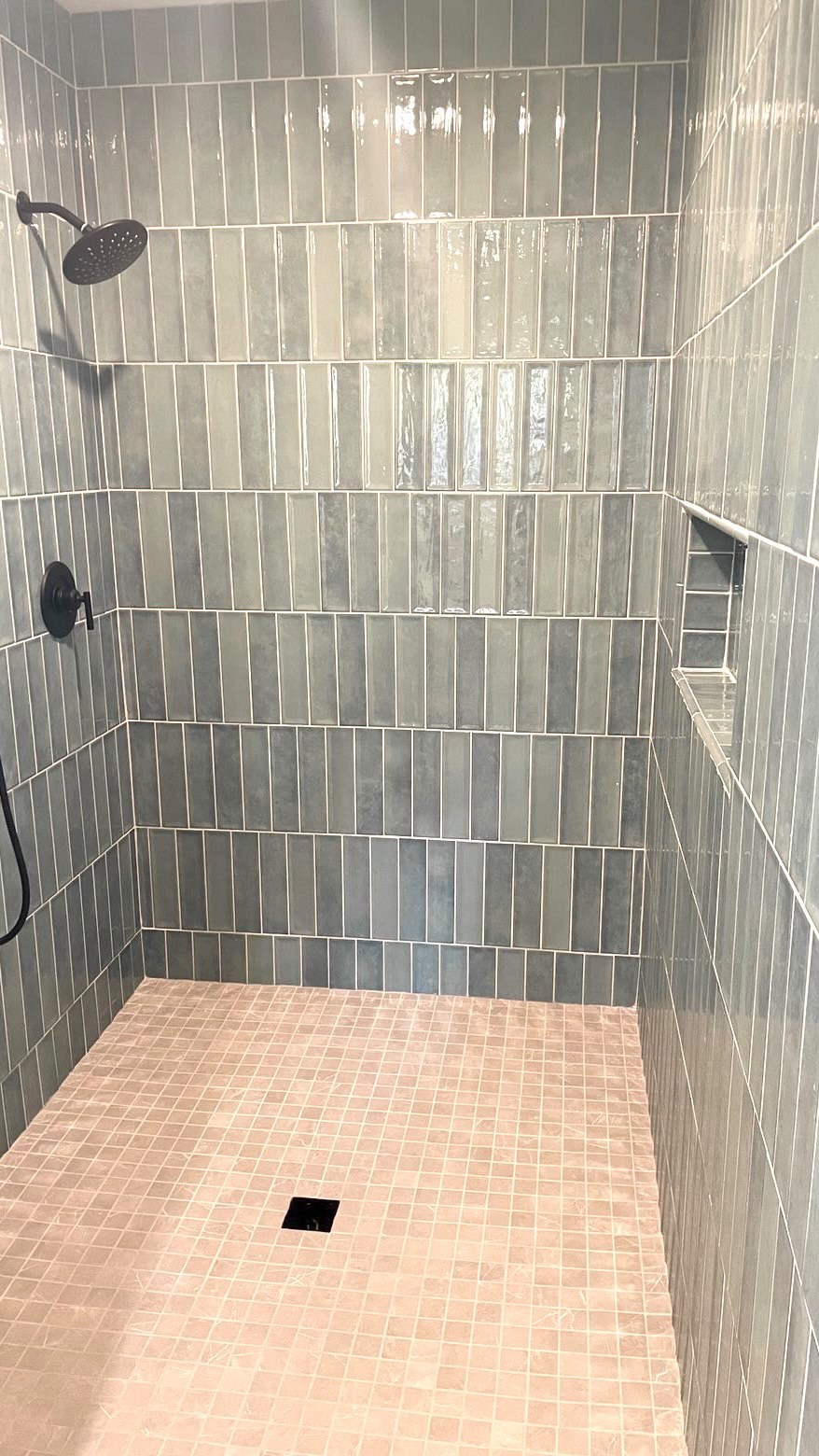 A GORGEOUS project ft. Raku in a “ocean” and Sterlina in “silver” 😍@totaldesignkc @tilewithsav  #emsertile