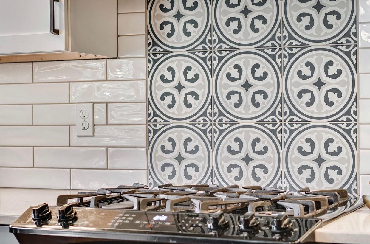 Kitchen & Bathrooms are our favorite spaces for patterned tile. Even a small pop like this backsplash can transform the look and feel of an entire room. Do you prefer patterned tile in a kitchen or bathroom? #emsertile #kitchenandbath #tile