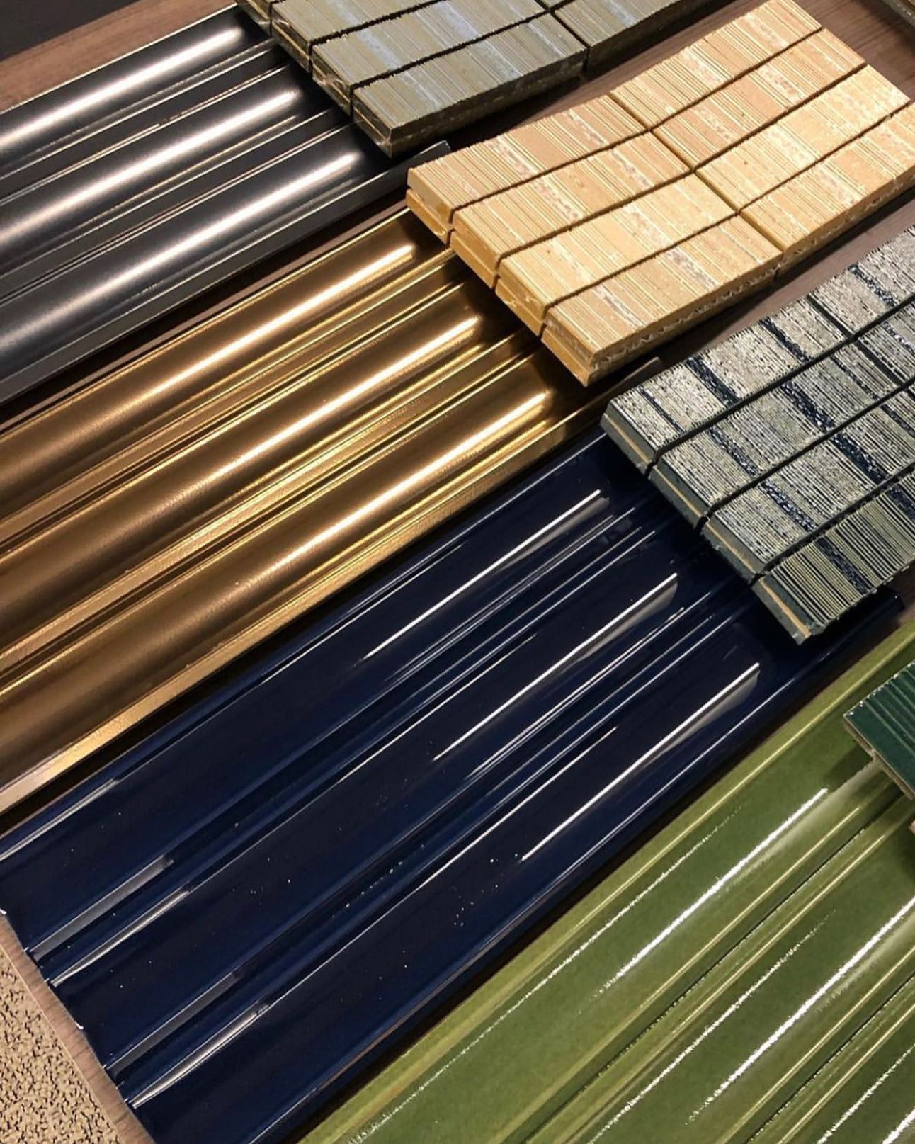 Giving us holiday color feels.✨🎄💙🤗
Ft. Tubage & Newtro #emsertile